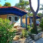 Apartment Mobile Home- Fish Huts And Orange Huts Premantura