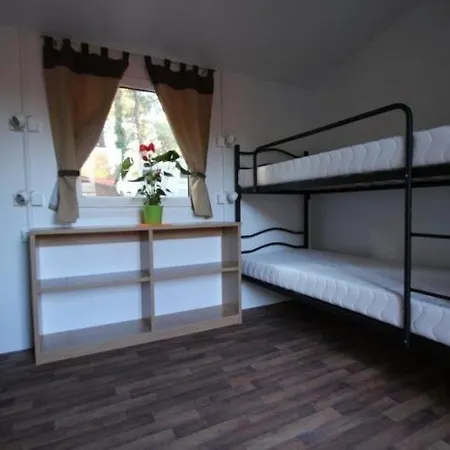 Mobile - Fish Huts And Orange Huts With Shared Bathroom Премантура